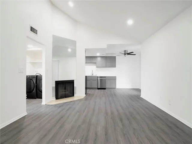 9038 Orion Avenue 209, North Hills, California 91343