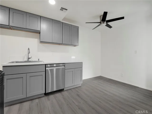 9038 Orion Avenue 209, North Hills, California 91343
