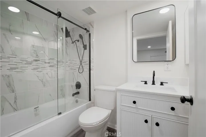 9038 Orion Avenue 209, North Hills, California 91343