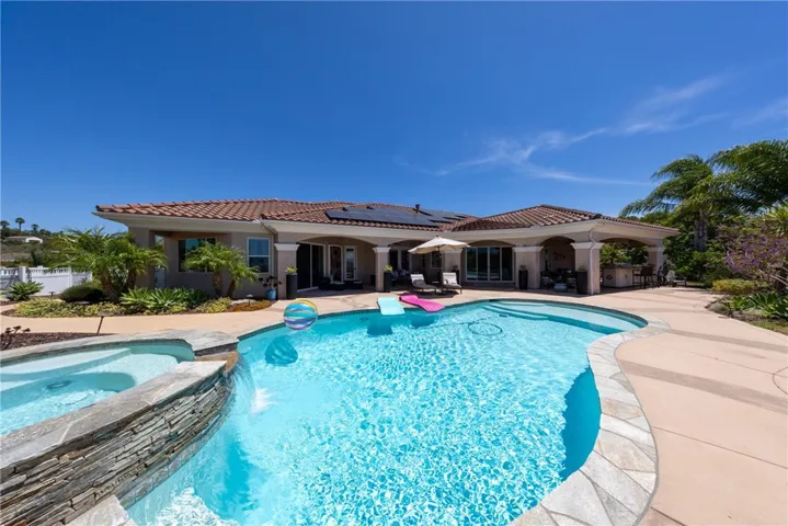 2224 Dos Lomas, Fallbrook, California 92028