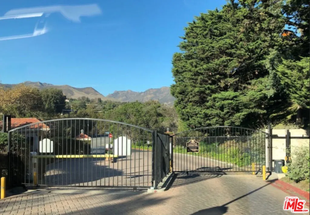 Gated Entry and Exit Gated Entry and Exit