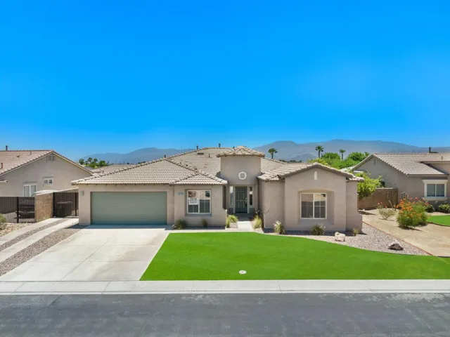 1-web-or-mls-DFBroadmoor_OPMG_0726_001