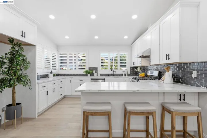 5034 Rahlves Dr, Castro Valley, California 94546