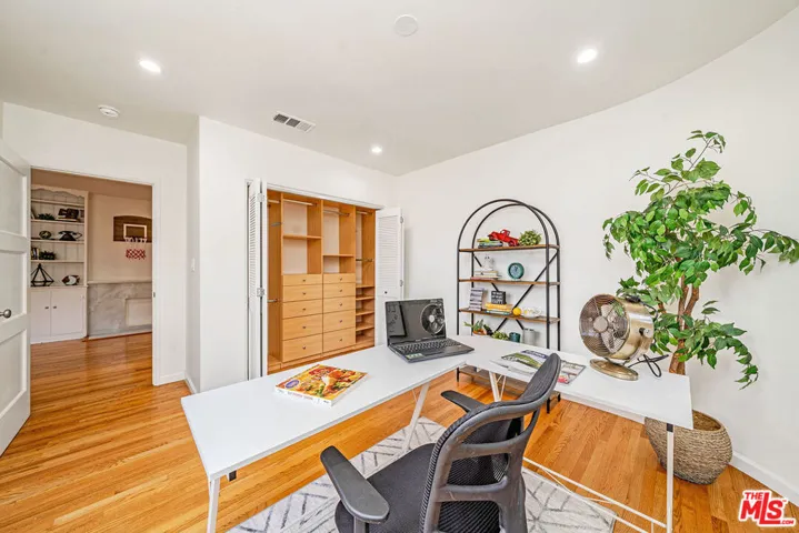 820 Alandele Avenue, Los Angeles, California 90036