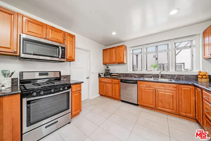 820 Alandele Avenue, Los Angeles, California 90036