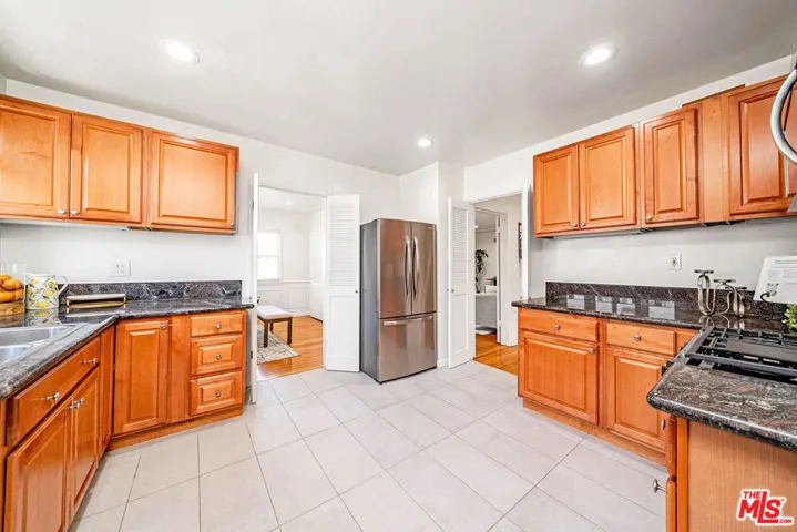 820 Alandele Avenue, Los Angeles, California 90036