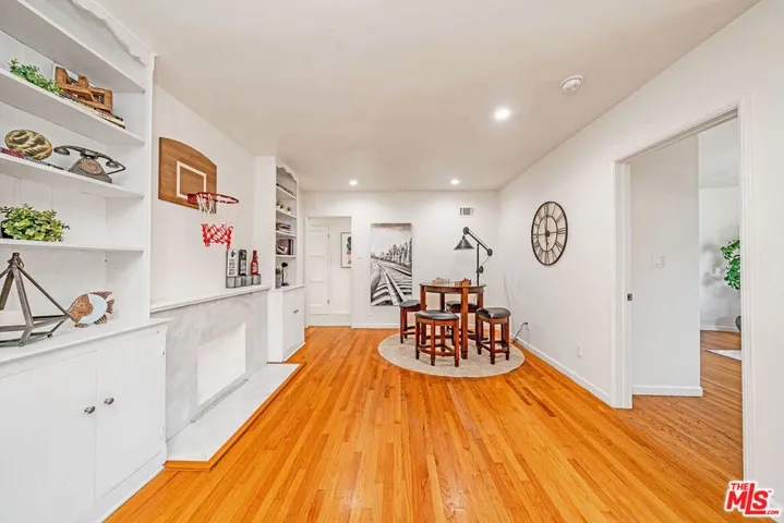 820 Alandele Avenue, Los Angeles, California 90036