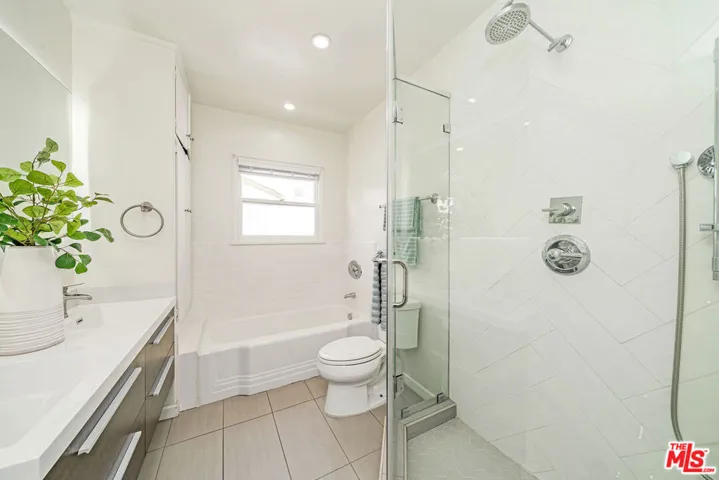 820 Alandele Avenue, Los Angeles, California 90036