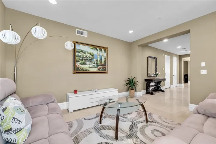 3401 W Lincoln Way, Santa Ana, California 92703