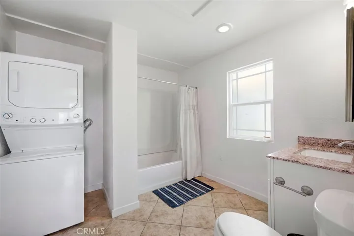 Unit #2: 1 Bd/ 1 Bath Full Bathroom & Private Laundry