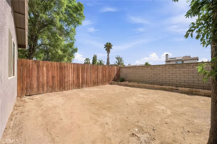 Unit #2: 1 Bd/ 1 Bath Private Backyard