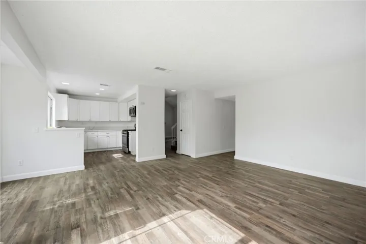 Main Unit: 4 Bd/2.5 Bath Family Room/Dining Room/ Kitchen