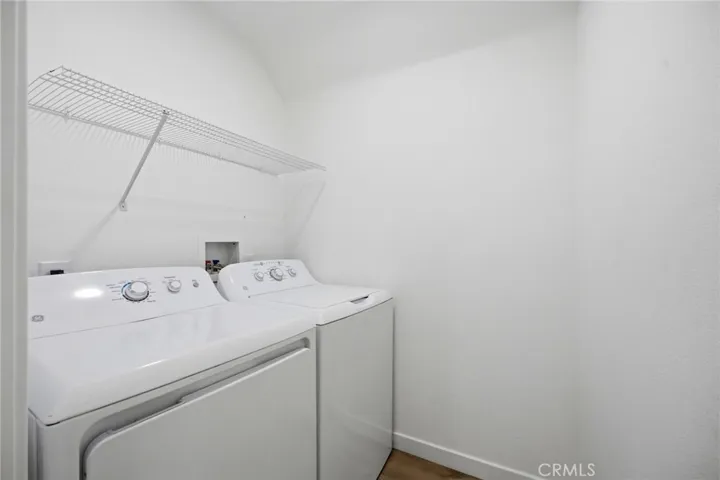 Unit #3: 2 Bd/1 Bath Private Laundry Room