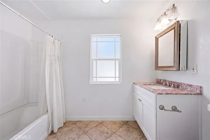 Unit #2: 1 Bd/ 1 Bath Full Bathroom