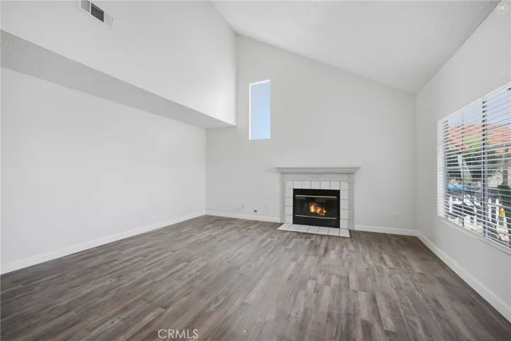 Main Unit: 4 Bd/2.5 Bath Living Room