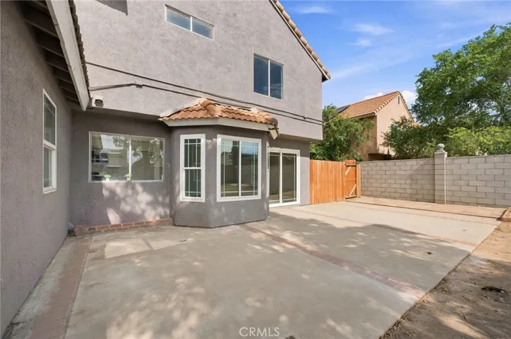 Main Unit: 4 Bd/2.5 Bath Private Backyard