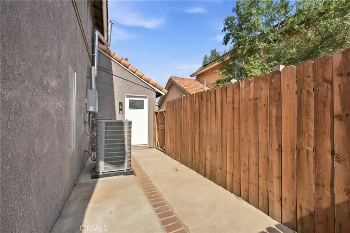 Unit #3: 2 Bd/1 Bath Entrance/Private Patio/Storage