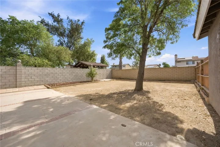 Main Unit: 4 Bd/2.5 Bath Private Backyard