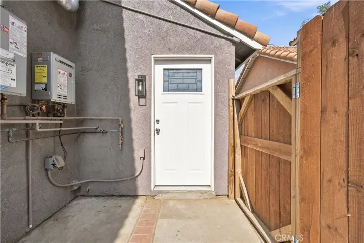 Unit #3: 2 Bd/1 Bath Entrance/Private Patio/Storage