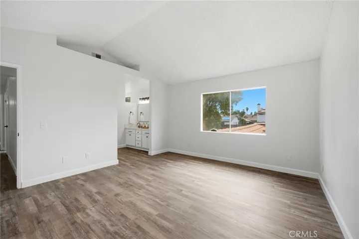 Main Unit: 4 Bd/2.5 Bath Primary Bedroom #4 Ensuite w/ Walk-in Closet