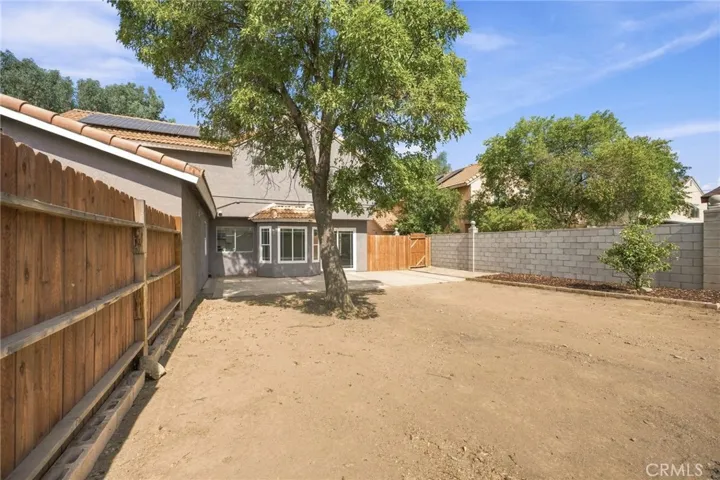 Main Unit: 4 Bd/2.5 Bath Private Backyard
