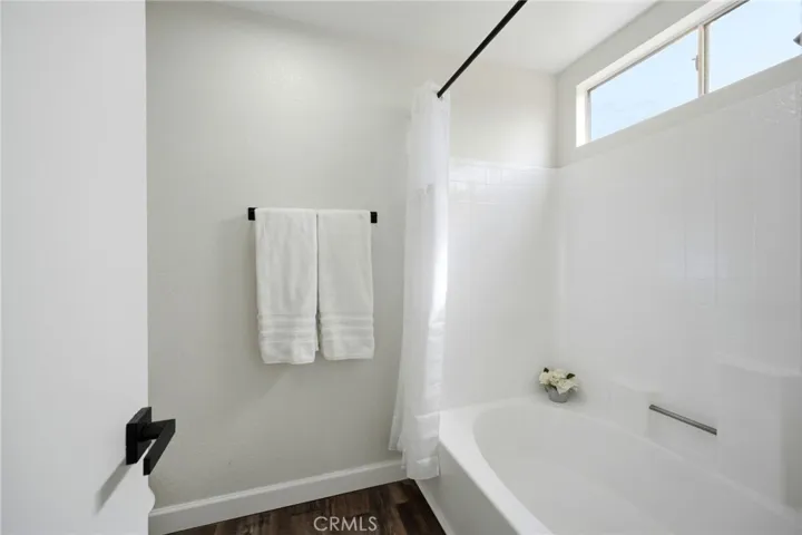 Main Unit: 4 Bd/2.5 Bath Primary Bedroom #4 Ensuite