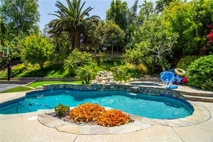 23900 Stagg Street, Los Angeles, California 91304