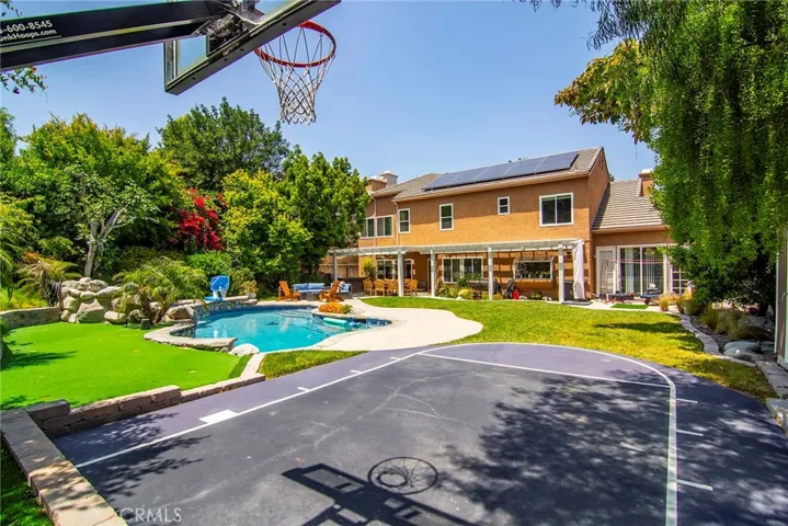 23900 Stagg Street, Los Angeles, California 91304