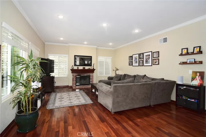 23900 Stagg Street, Los Angeles, California 91304