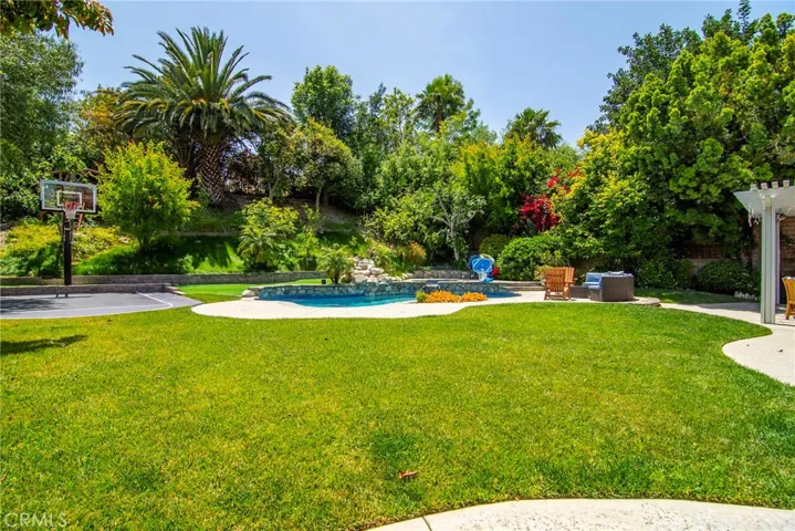 23900 Stagg Street, Los Angeles, California 91304
