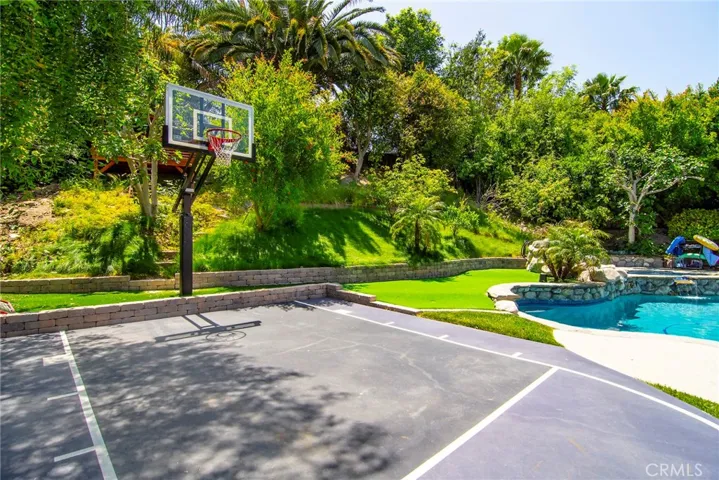 23900 Stagg Street, Los Angeles, California 91304