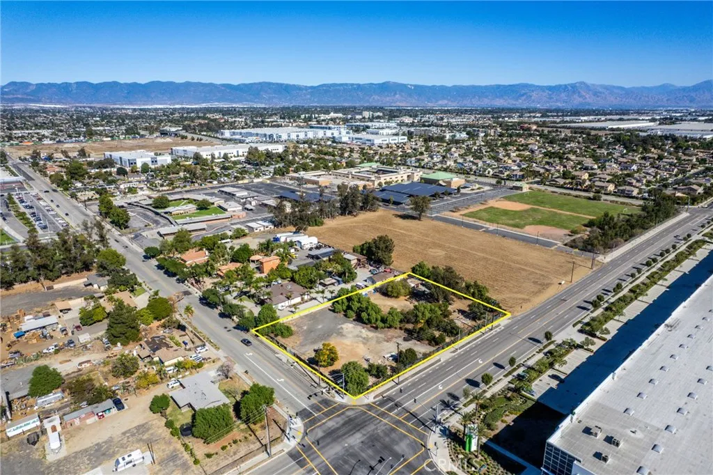 10899 Oleander Ave