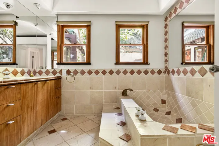 2030 Benedict Canyon Drive, Los Angeles, California 90210