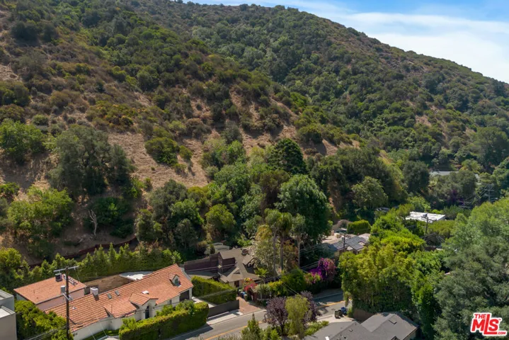 2030 Benedict Canyon Drive, Los Angeles, California 90210