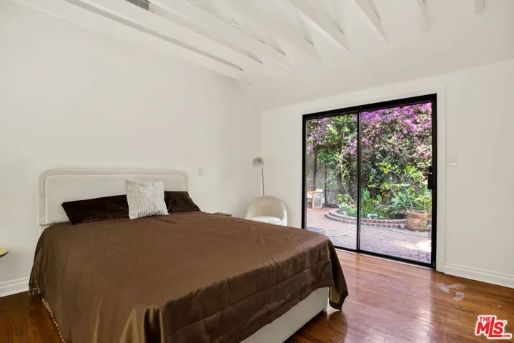 2030 Benedict Canyon Drive, Los Angeles, California 90210