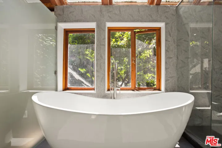 2030 Benedict Canyon Drive, Los Angeles, California 90210