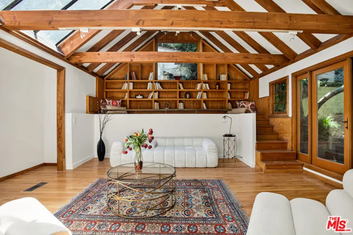 2030 Benedict Canyon Drive, Los Angeles, California 90210