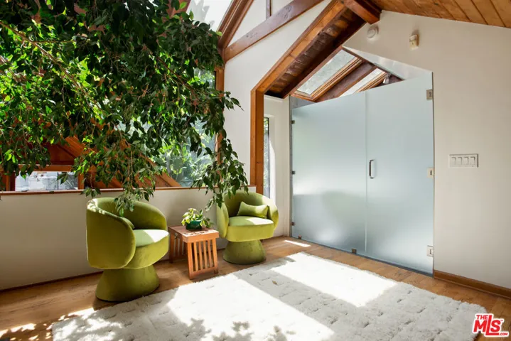 2030 Benedict Canyon Drive, Los Angeles, California 90210