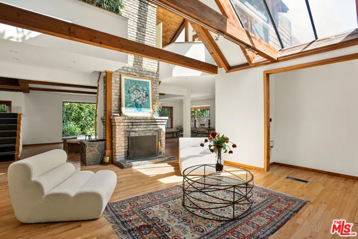 2030 Benedict Canyon Drive, Los Angeles, California 90210