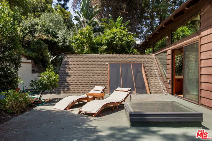 2030 Benedict Canyon Drive, Los Angeles, California 90210