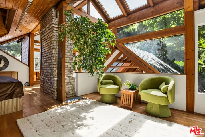 2030 Benedict Canyon Drive, Los Angeles, California 90210
