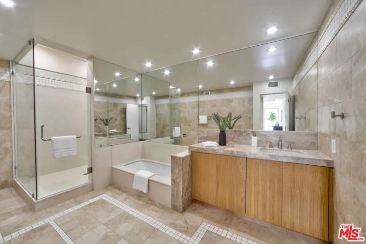 339 N Palm Drive 201, Beverly Hills, California 90210