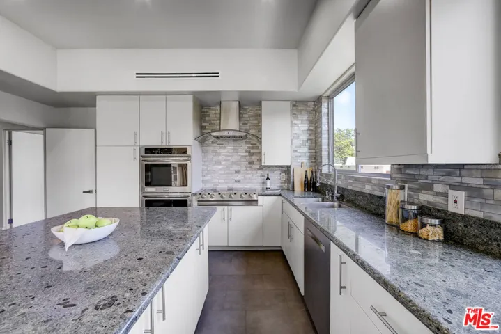 339 N Palm Drive 201, Beverly Hills, California 90210