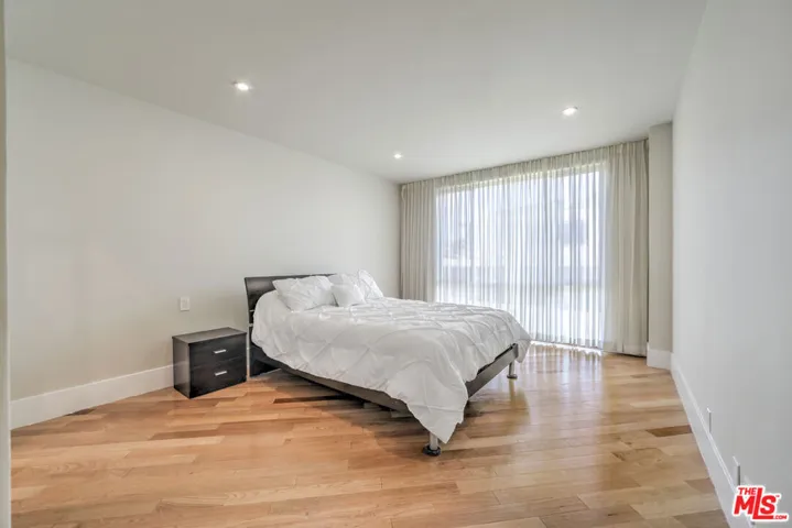 339 N Palm Drive 201, Beverly Hills, California 90210