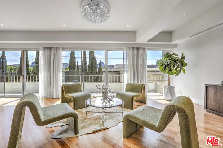 339 N Palm Drive 201, Beverly Hills, California 90210