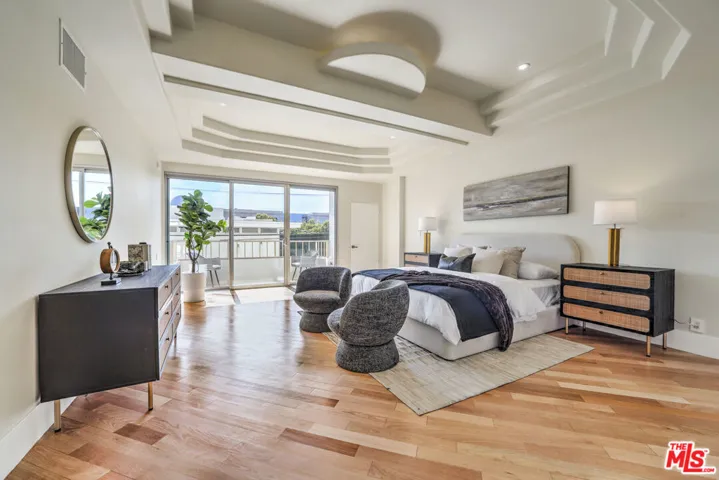 339 N Palm Drive 201, Beverly Hills, California 90210