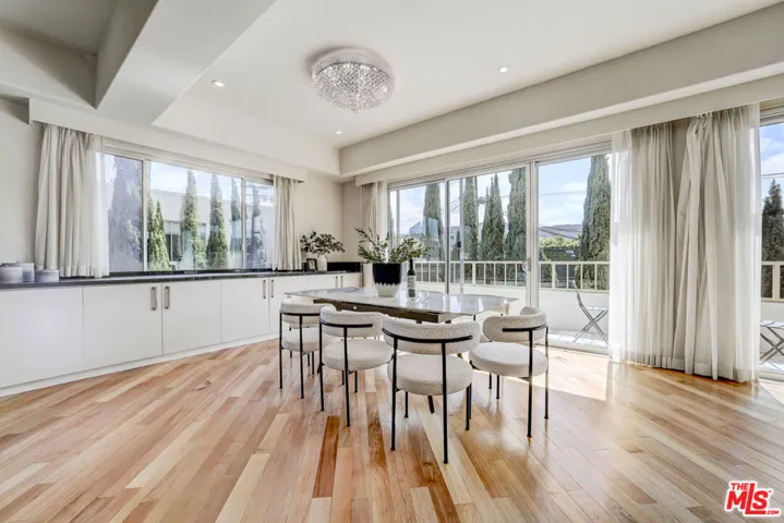 339 N Palm Drive 201, Beverly Hills, California 90210