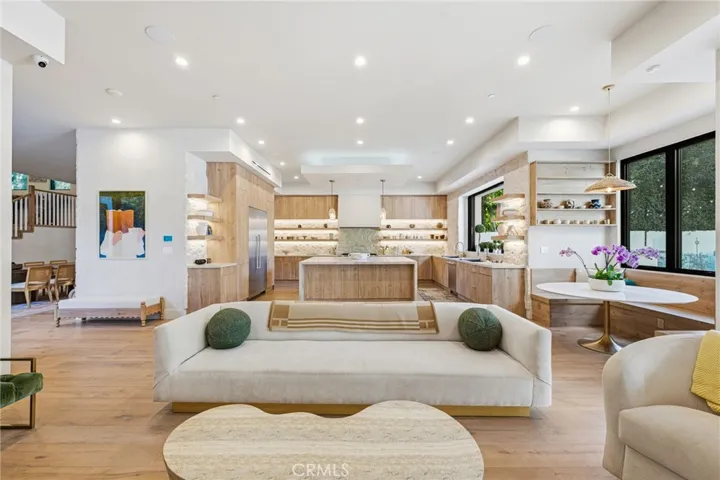 13135 Chandler Boulevard, Sherman Oaks, California 91401