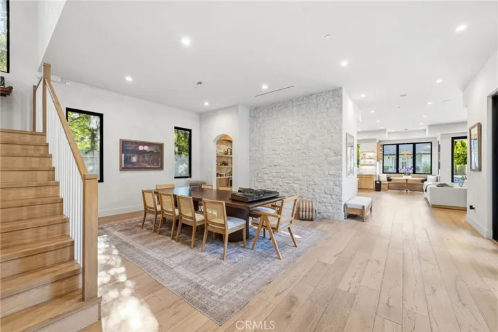 13135 Chandler Boulevard, Sherman Oaks, California 91401