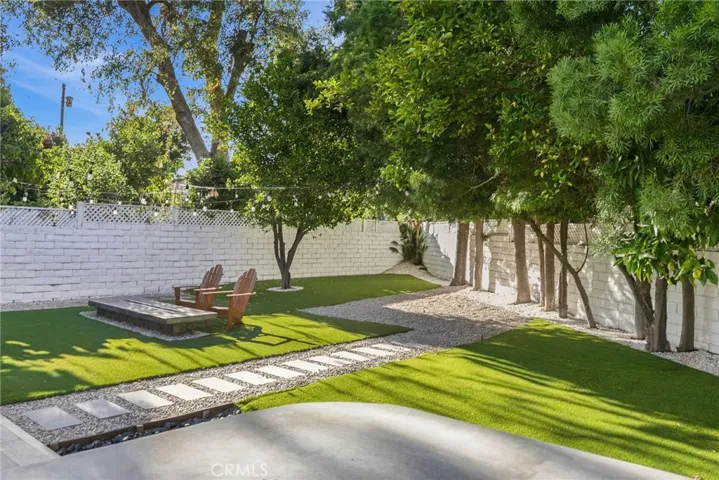 13135 Chandler Boulevard, Sherman Oaks, California 91401